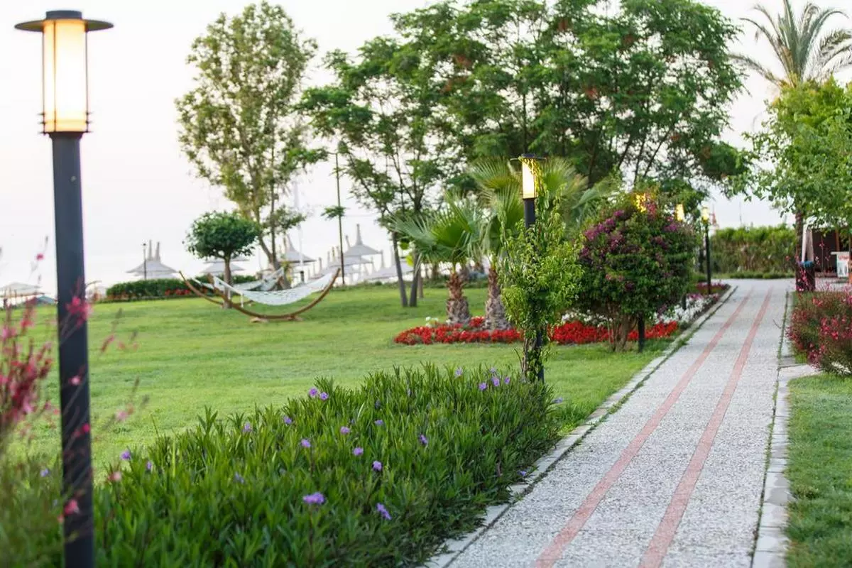 LUCIDA BEACH GARDEN (Copy).jpg